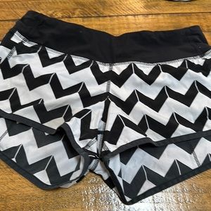 Lululemon chevron stripe running shorts size 4
